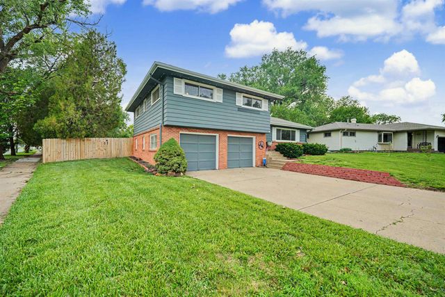 2242 Mayfair Dr, Salina, KS 67401
