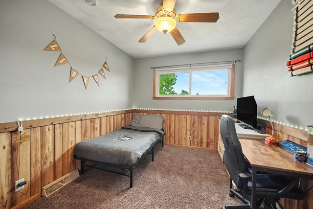 2242 Mayfair Dr, Salina, KS 67401