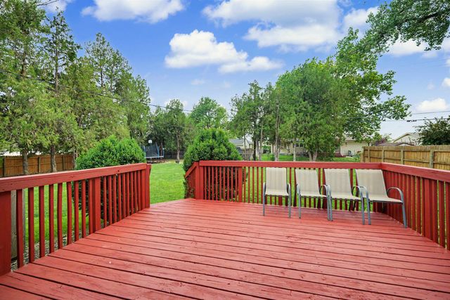 2242 Mayfair Dr, Salina, KS 67401