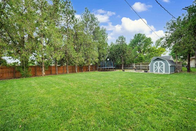 2242 Mayfair Dr, Salina, KS 67401