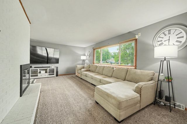 2242 Mayfair Dr, Salina, KS 67401