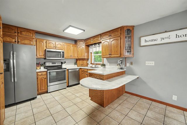 2242 Mayfair Dr, Salina, KS 67401