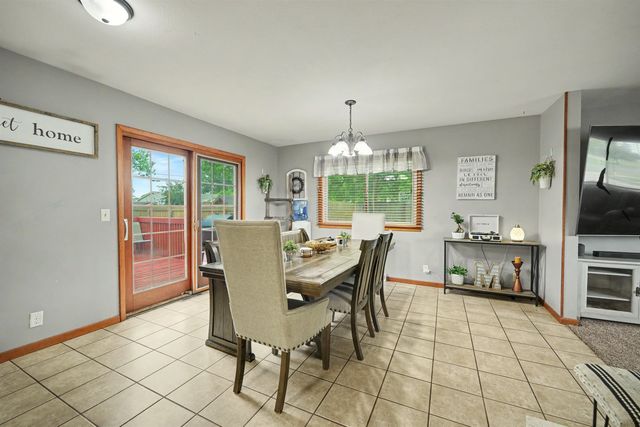 2242 Mayfair Dr, Salina, KS 67401