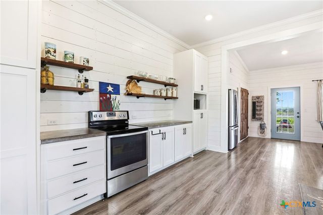 6673 Center Point Road, San Marcos, TX 78666