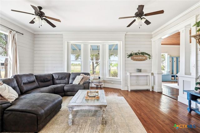 6673 Center Point Road, San Marcos, TX 78666