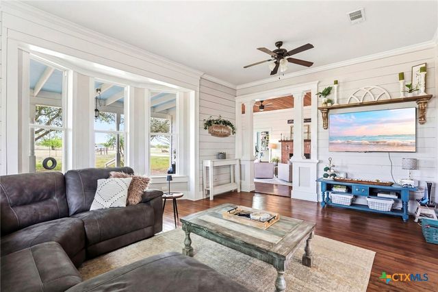 6673 Center Point Road, San Marcos, TX 78666
