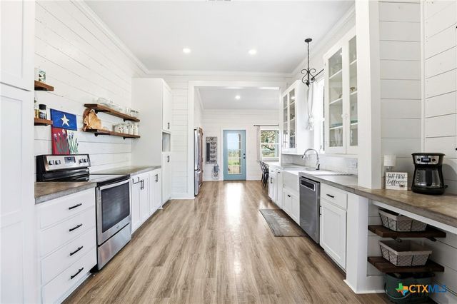 6673 Center Point Road, San Marcos, TX 78666
