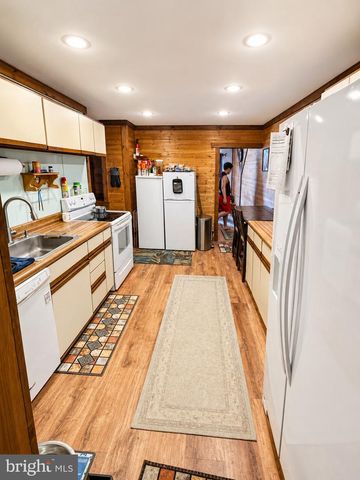 942 WOODLYNN RD, Essex, MD 21221