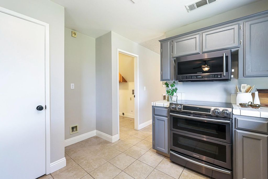 Image 10 of property listing at 8735 N Cedar Avenue # 122, Fresno, CA 93720