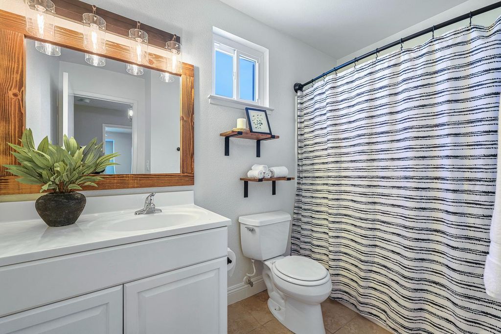 Image 20 of property listing at 8735 N Cedar Avenue # 122, Fresno, CA 93720