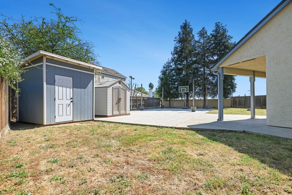 Image 27 of property listing at 8735 N Cedar Avenue # 122, Fresno, CA 93720