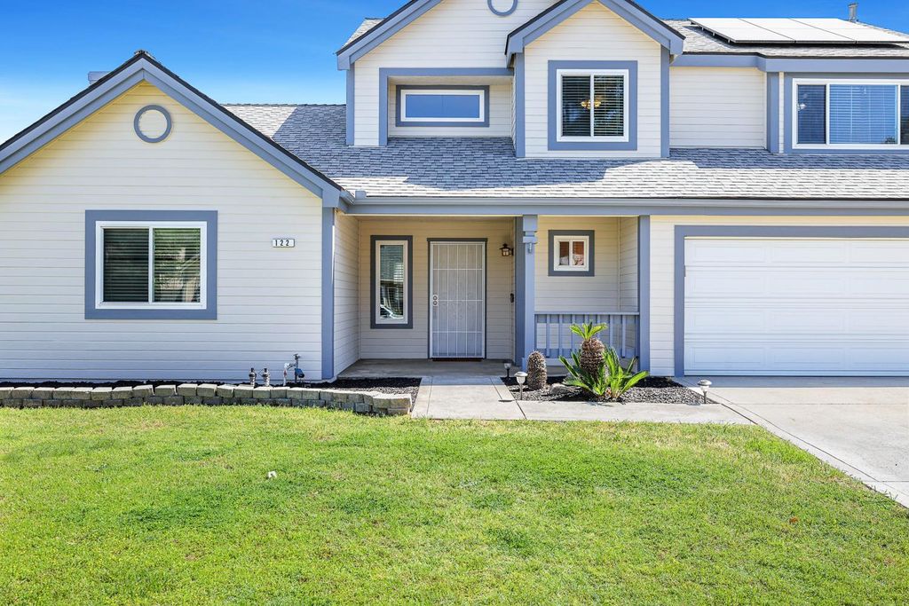 Image 3 of property listing at 8735 N Cedar Avenue # 122, Fresno, CA 93720