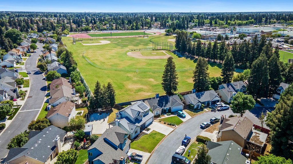 Image 37 of property listing at 8735 N Cedar Avenue # 122, Fresno, CA 93720