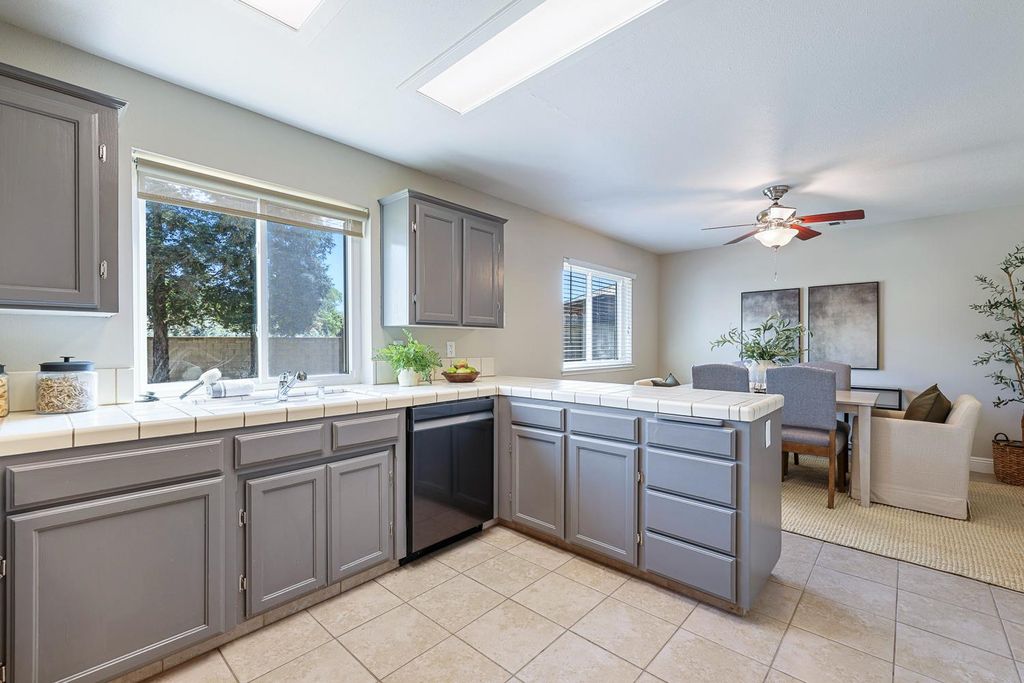 Image 9 of property listing at 8735 N Cedar Avenue # 122, Fresno, CA 93720