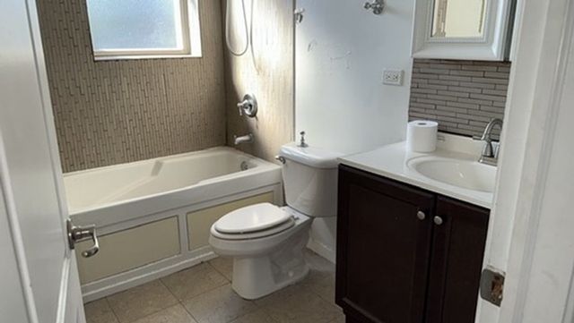 6752 S CLYDE Avenue 3, Chicago, IL 60649