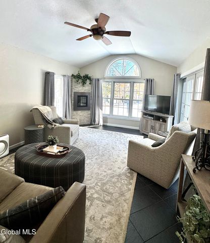 18 Jenee Way, Saratoga Springs, NY 12866