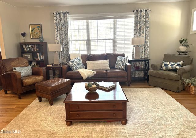 18 Jenee Way, Saratoga Springs, NY 12866