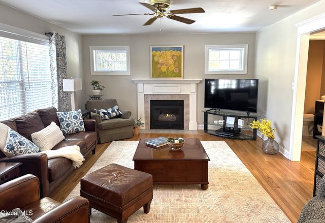 18 Jenee Way, Saratoga Springs, NY 12866