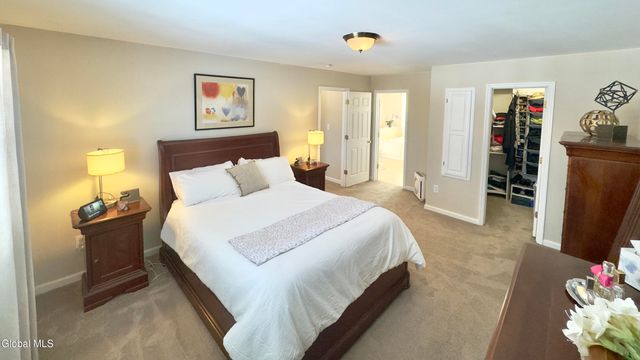 18 Jenee Way, Saratoga Springs, NY 12866