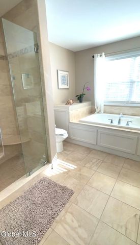 18 Jenee Way, Saratoga Springs, NY 12866