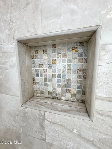 18 Jenee Way, Saratoga Springs, NY 12866