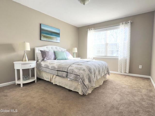 18 Jenee Way, Saratoga Springs, NY 12866