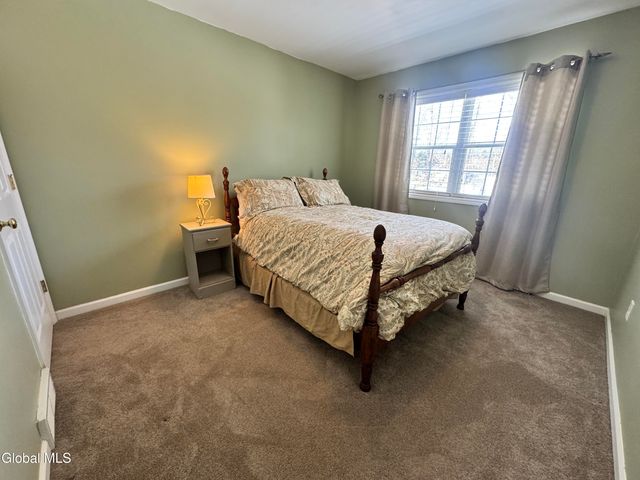 18 Jenee Way, Saratoga Springs, NY 12866