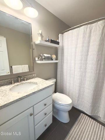 18 Jenee Way, Saratoga Springs, NY 12866