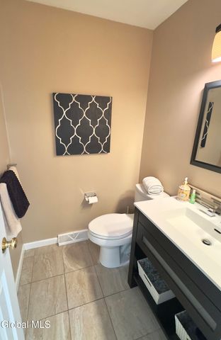 18 Jenee Way, Saratoga Springs, NY 12866