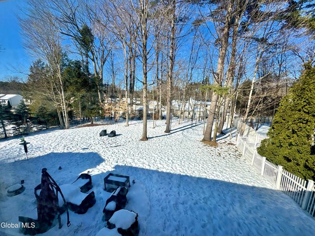 18 Jenee Way, Saratoga Springs, NY 12866