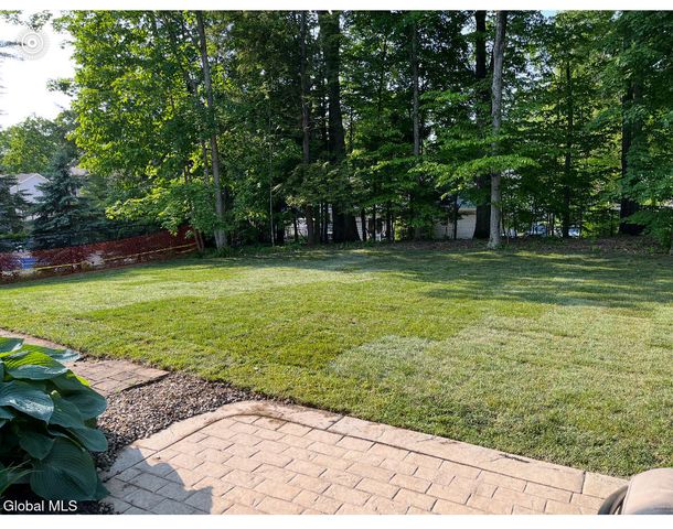 18 Jenee Way, Saratoga Springs, NY 12866
