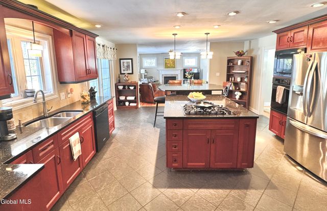 18 Jenee Way, Saratoga Springs, NY 12866