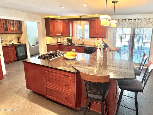 18 Jenee Way, Saratoga Springs, NY 12866