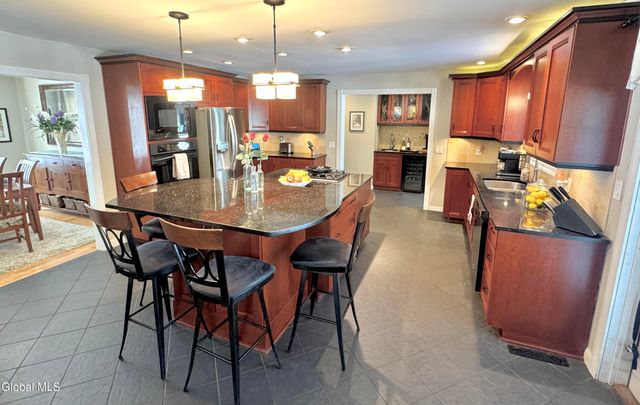 18 Jenee Way, Saratoga Springs, NY 12866