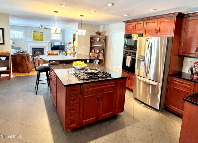 18 Jenee Way, Saratoga Springs, NY 12866