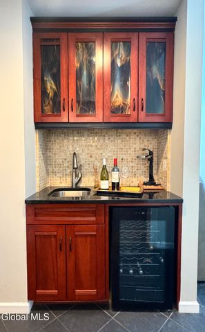 18 Jenee Way, Saratoga Springs, NY 12866