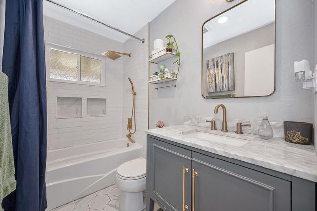 9406 Acapulco Way, Elk Grove, CA 95624