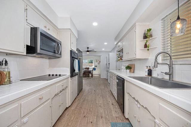 9406 Acapulco Way, Elk Grove, CA 95624