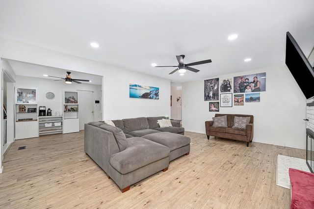 9406 Acapulco Way, Elk Grove, CA 95624