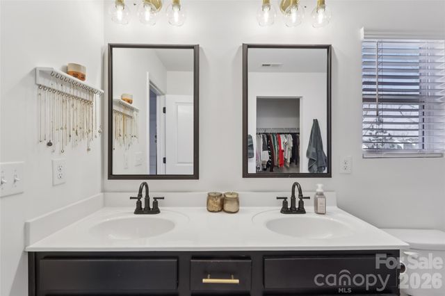 826 Newfound Hollow Drive, Charlotte, NC 28214