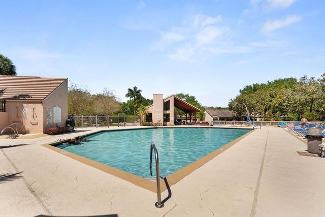 9272 Chelsea Drive S, Plantation, FL 33324