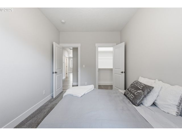781 RILEY Dr, Silverton, OR 97381
