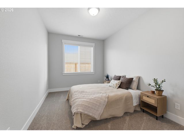781 RILEY Dr, Silverton, OR 97381