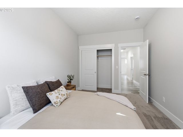 781 RILEY Dr, Silverton, OR 97381