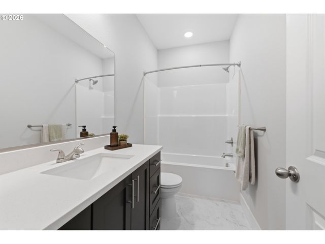 781 RILEY Dr, Silverton, OR 97381