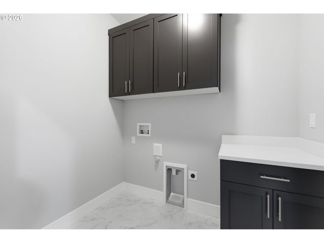 781 RILEY Dr, Silverton, OR 97381