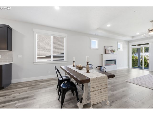 781 RILEY Dr, Silverton, OR 97381