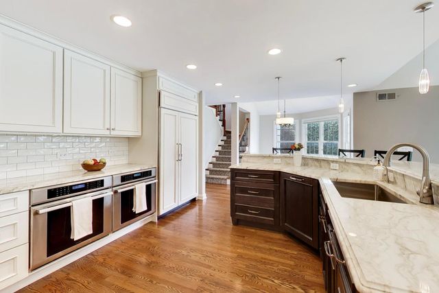 1212 W Clarendon Road, Arlington Heights, IL 60004