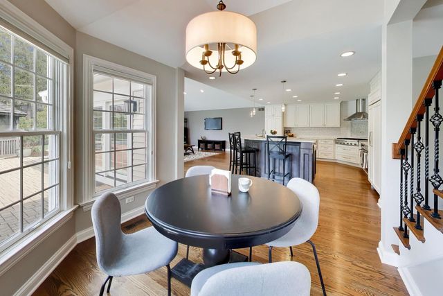 1212 W Clarendon Road, Arlington Heights, IL 60004