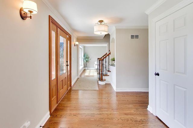1212 W Clarendon Road, Arlington Heights, IL 60004